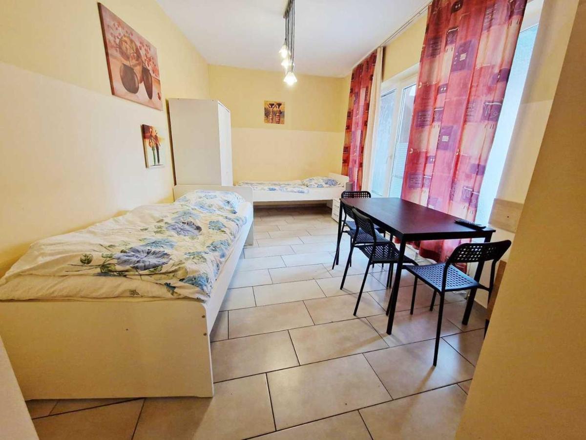 Cozy Apartments In Muelheim Кьолн Екстериор снимка