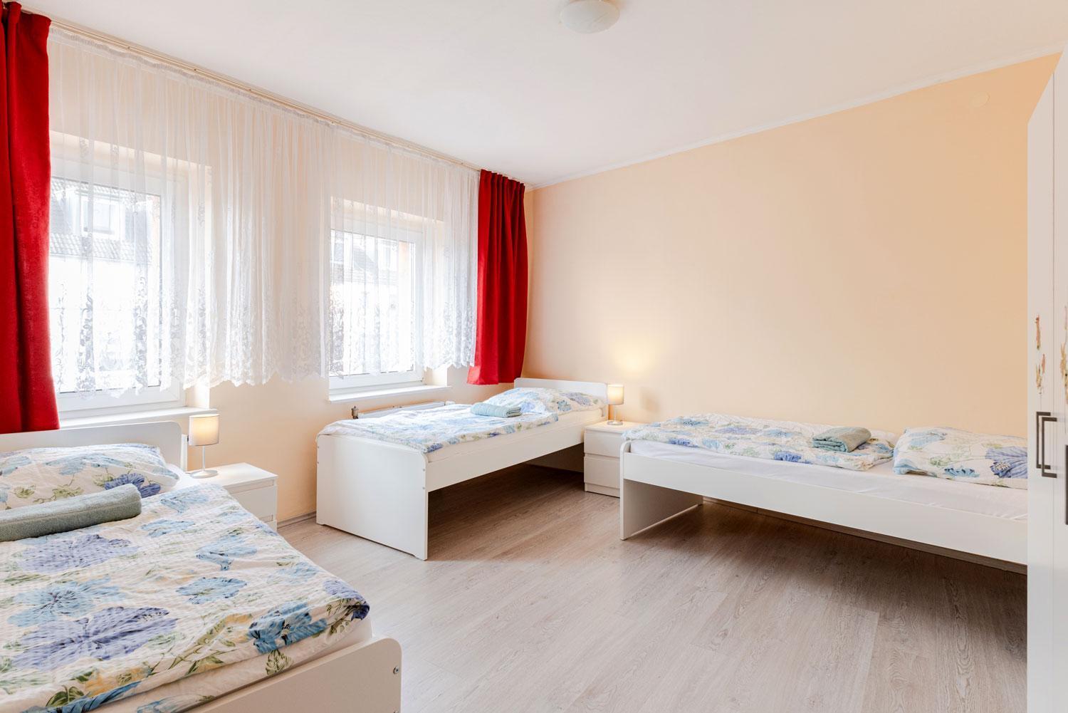 Cozy Apartments In Muelheim Кьолн Екстериор снимка